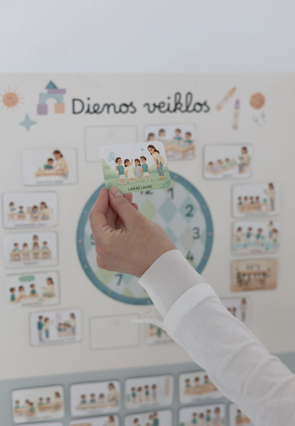 Vizualinė darželio dienos veiklų sistema.